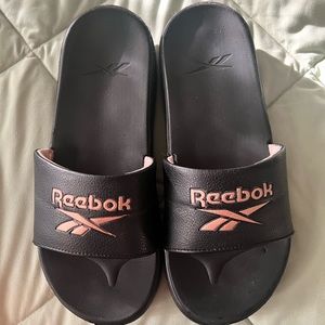 Women’s Reebok Slides Sz 8